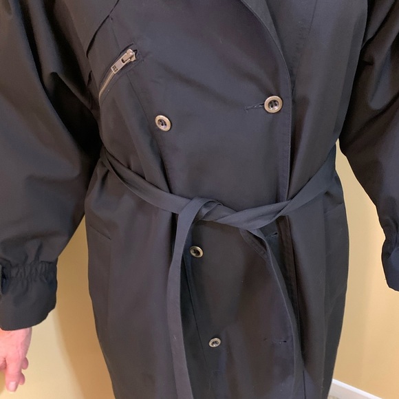 Collection Elegante Trench coat above ankle length - Picture 3 of 16